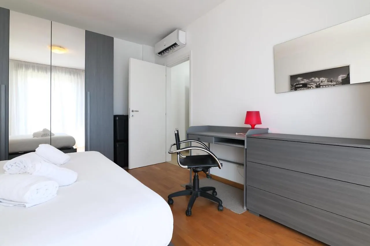 Apartamento Primopiano - Bonomi Milán 0*,  Italia